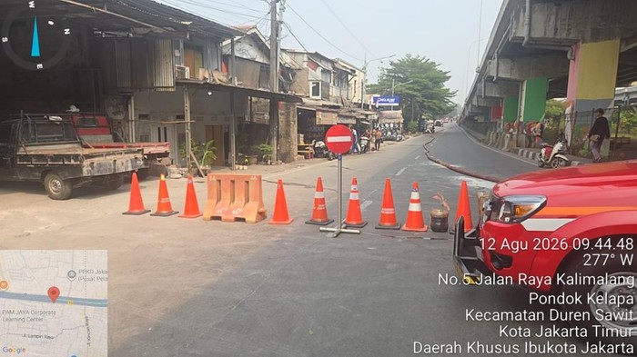 Jalan Pondok Kelapa Selatan dialihkan imbas kebakaran dini hari tadi