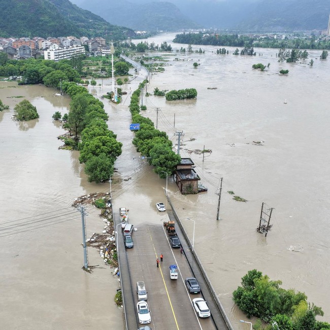Jejak Topan Lumba-lumba, Banjir Rendam Kota Pesisir Yuhuan China