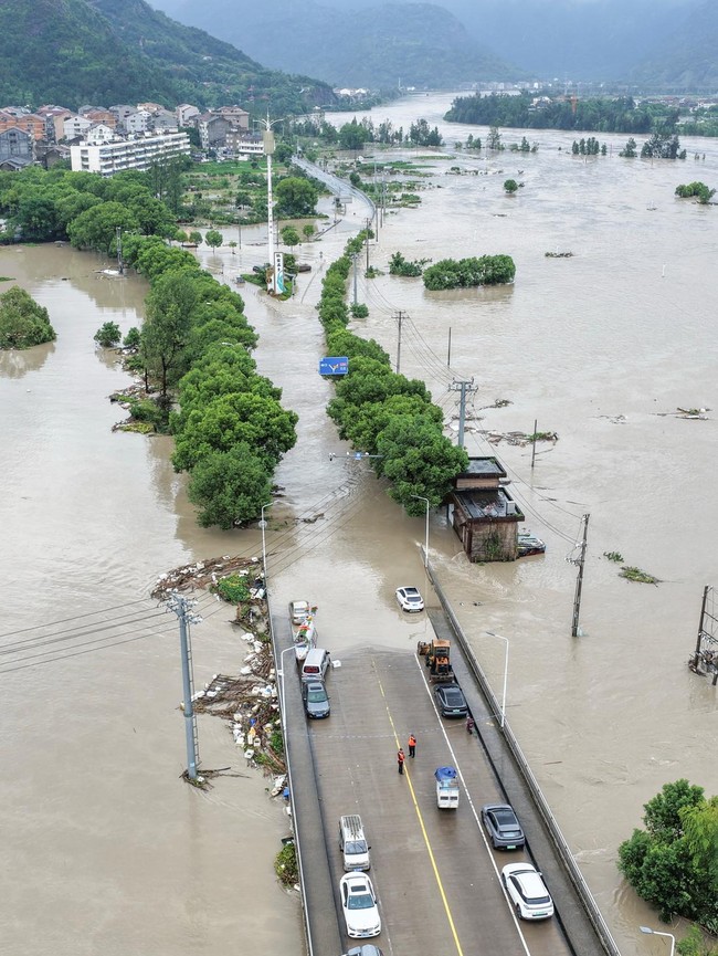Jejak Topan Lumba-lumba, Banjir Rendam Kota Pesisir Yuhuan China
