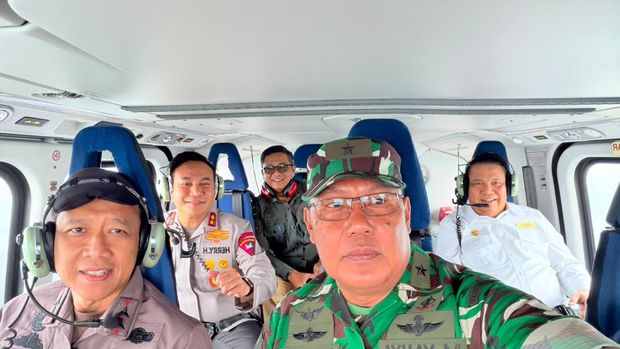 Kapolda Irjen Herry Heryawan dan jajaran Forkopimda Riau melakukan pemantauan udara karhutla Kapolda Irjen Herry Heryawan dan jajaran Forkopimda Riau melakukan pemantauan udara karhutla, Rabu (12/8/2026).