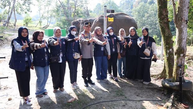 Kapolda Riau Irjen Pol Herry Heryawan meresmikan Breeding Area di PLG Minas menyambut Hari Gajah Sedunia Kapolda Riau Irjen Pol Herry Heryawan meresmikan Breeding Area di PLG Minas menyambut Hari Gajah Sedunia, Rabu (12/8/2026).