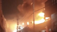 Pabrik Bingkai di Duren Sawit Jaktim Kebakaran, 22 Unit Damkar Dikerahkan