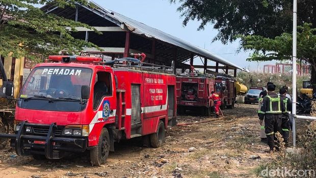Kebakaran TPSA Ciniru Kuningan Kebakaran TPSA Ciniru Kuningan