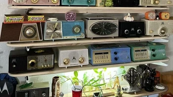 Koleksi Radio Tabung. Foto: Boredpanda