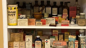 Koleksi obat-obatan klasik. Foto: Boredpanda