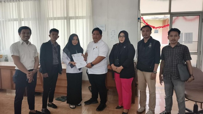 Kuasa hukum Yuli Nofita Sari melaporkan Ketua DPRD Bone Andi Tenri Walinonong kepada BK.