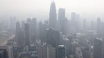 Langit Kuala Lumpur Diselimuti Kabut Asap dari Kalimantan