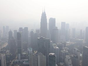 Kabut Asap Karhutla Kalimantan Picu Lonjakan Penyakit Pernapasan di Malaysia