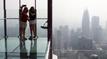Langit Kuala Lumpur Diselimuti Kabut Asap dari Kalimantan