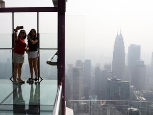 Malaysia Mulai Diselimuti Kabut Asap Kiriman dari Kebakaran Hutan RI