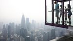 Langit Kuala Lumpur Diselimuti Kabut Asap dari Kalimantan