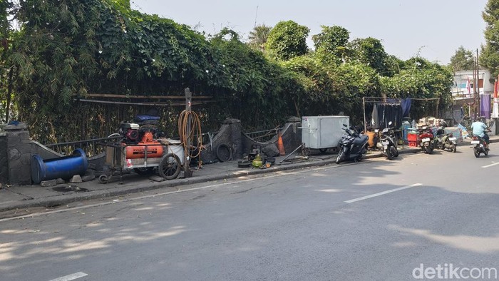 Lapak PKL di Dago dibongkar