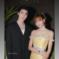 Terbaru Lisa BLACKPINK dan keluarganya dirumorkan merayakan ulang tahun ibu Blue Pongtiwat di Bangkok pada awal Agustus 2026. Hingga kini, perwakilan Lisa belum angkat bicara perihal rumor pacarannya dengan Blue yang beredar di jagat maya. Foto: Instagram