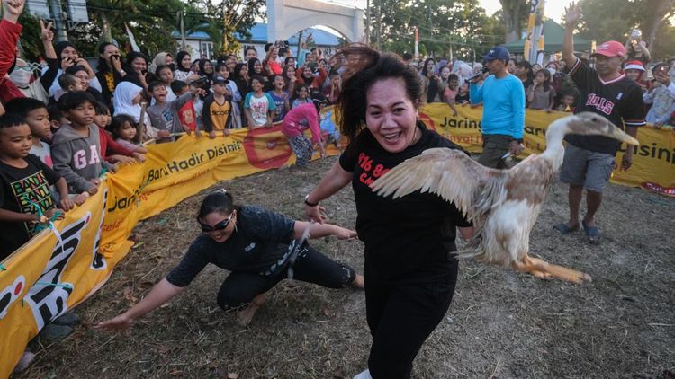 Lomba Tangkap Itik Meriahkan Sambut HUT ke-81 RI di Kendari