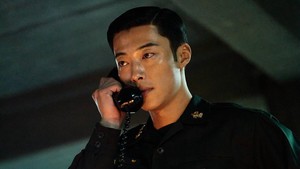 Penampilan Woo Do Hwan sebagai Baek Ki Hyun. Dalam cerita Made In Korea, Baek Ki Hyun merupakan adik dari Baek Ki Tae yang diperankan Hyun Bin. (Foto: dok. Disney+)
