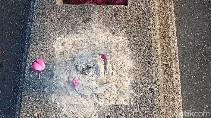 Penampakan makam mertua mendiang seniman Jogja Djaduk Ferianto yang dirusak juru kuncinya di Pekuncen, Kota Jogja, Rabu (12/8/2026).