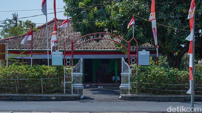 Rumah Djiaw Kie Siong menjadi saksi keberadaan Soekarno-Hatta di Rengasdengklok. Kini, rumah berusia lebih dari seabad itu mulai lapuk.