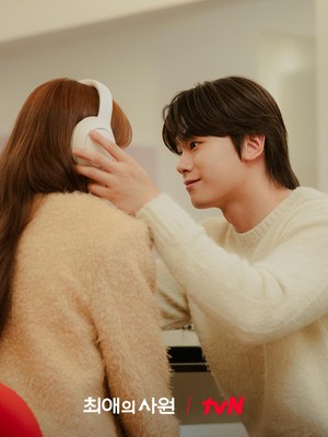 Momen Manis Kim Hye Jun & Cha Woo Min di My Bias, My Boss