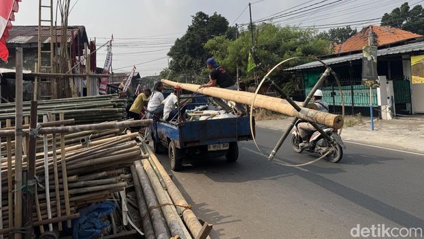 Pedagang pohon pinang mulai bermunculan di Manggarai (Adhfar Aulia Syuhada/detikcom)