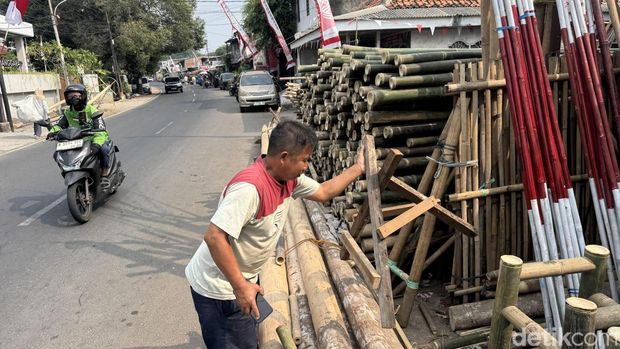 Pedagang pohon pinang mulai bermunculan di Manggarai (Adhfar Aulia Syuhada/detikcom)