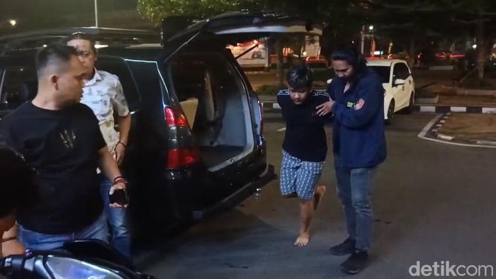 Pelaku jambret di Palembang saat ditangkap polisi