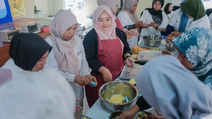 Pelatihan kewirausahaan untuk PMI purna Kabupaten Cirebon yang telah pulang dari luar negeri