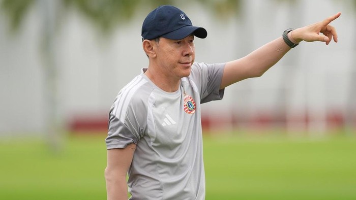 Shin Tae-yong langsung menggeber Persija Jakarta dalam pemusatan latihan (TC) di Thailand. Macan Kemayoran menjalani dua sesi latihan setiap hari untuk mematangkan fisik dan taktik menuju musim 2026/2027.