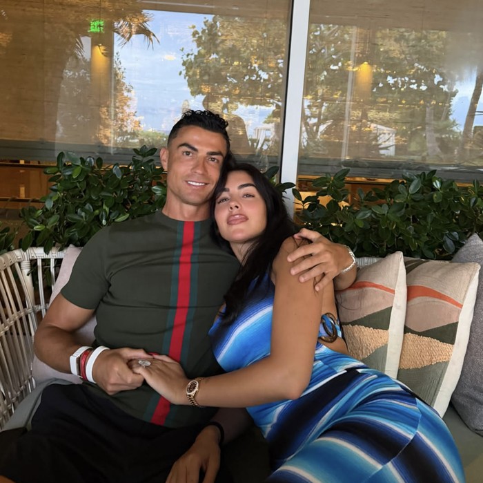 Potret Georgina Rodriguez saat Makan Bareng CR7 dan Masak Omelet
