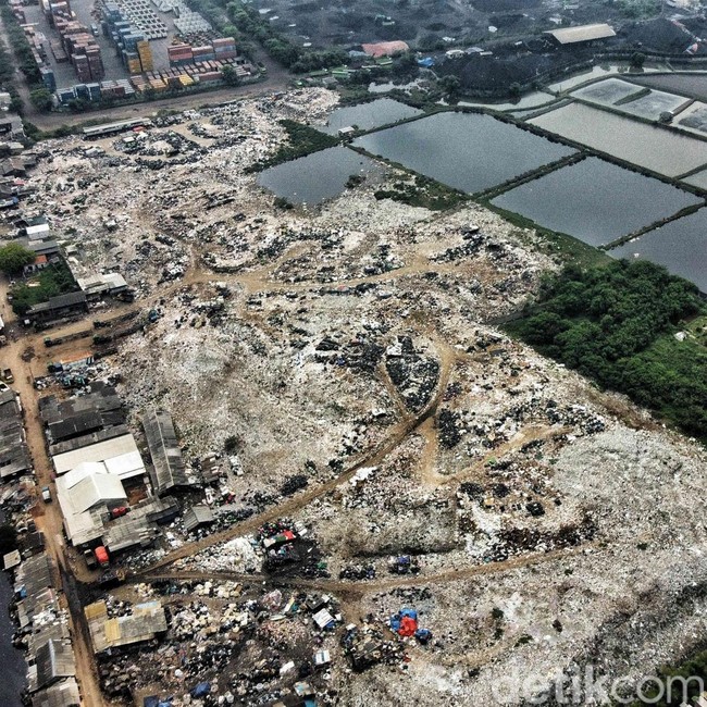 Potret Udara TPS Liar Cilincing, Tumpukan Sampah Tak Kunjung Tuntas