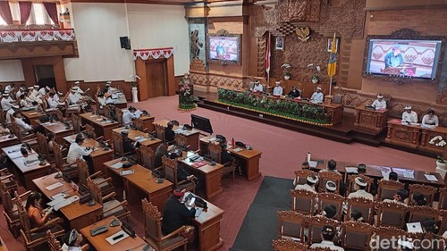 Rapat paripurna DPRD Kota Denpasar terkait rancangan perubahan KUA-PPAS tahun 2026, Rabu (12/8/2026)