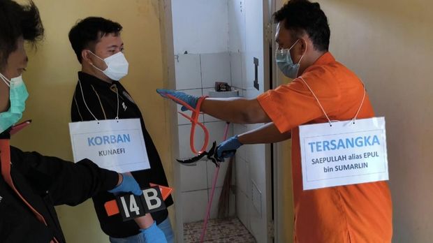 Rekonstruksi kasus mutiliasi pria di Depok. Tersangka Saepul dihadirkan, Rabu (12/8/2026).