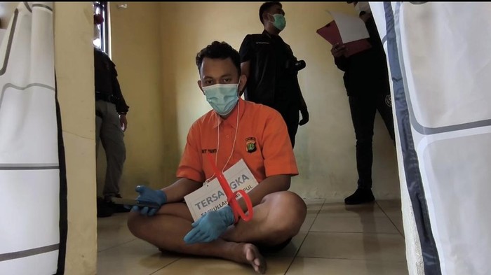 Rekonstruksi kasus mutiliasi pria di Depok. Tersangka Saepul dihadirkan, Rabu (12/8/2026).