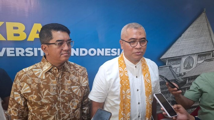 Rektor UI Heri Hermansyah dan Ketua Dewan Guru Besar UI Eko Prasojo