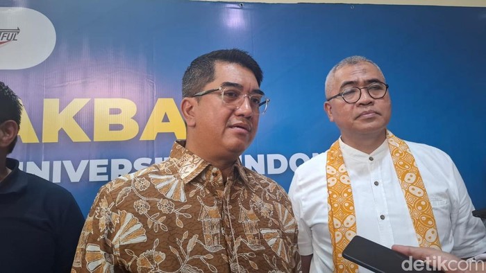 Rektor Universitas Indonesia (UI), Prof Heri Hermansyah dan Ketua Dewan Guru Besar UI, Prof Eko Prasojo.