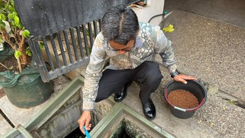 Ada empat hal yang dicanangkan oleh Dr Taufiq Supriadi SE, MT, CSFA, CertDA, GRCE ketika maju ke pemilihan ketua RT. Poin tersebut adalah optimaliasi pengelolaan sampah, tanggap banjir dan lingkungan, digitalisasi RT, hingga mandiri pangan dan ekonomi. Foto: Aisyah Kamaliah/detikINET