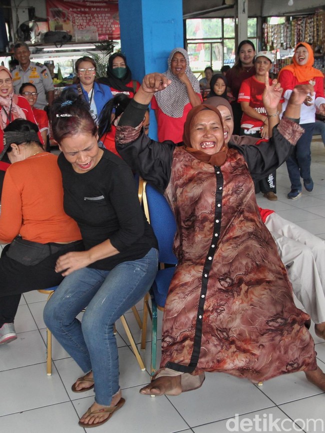 Serunya Pedagang-Awak Bus Terminal Kampung Rambutan Ikut Lomba 17-an
