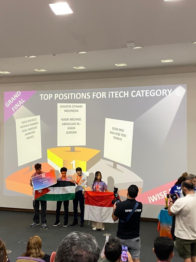 Top! Siswa-siswi SMP Labschool Kebayoran Borong Medali di  iWISE-Xperstem UK