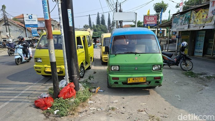 Sopir angkot di Serang ngeluh sepi penumpang