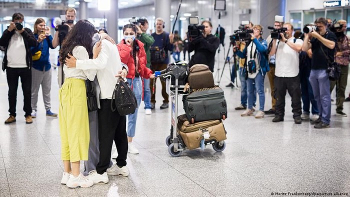 Staf Lokal Afghanistan Menanti Janji Dibawa ke Jerman
