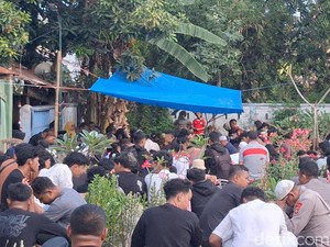 Korban KMP Putri Yasmin Dimakamkan di Mataram, Teman: Insyaallah Surga