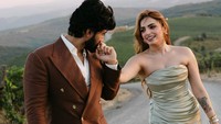 Penyanyi India Sukriti Kakar Dilamar Pengusaha Shoumik Shetty di Tengah Jalan