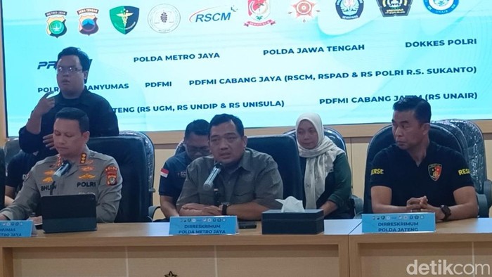 Dirreskrimum Polda Metro Jaya, Kombes Iman Imanuddin memberikan keterangan kepada wartawan soal kematian Sutrimo di Mapolresta Banyumas, Rabu (12/8/2026).