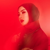 Tak main-main, bros berbentuk kuda dan burung itu ditaksir bernilai fantastis, mencapai Rp 288 juta. Bros tersebut diketahui berasal dar Van Cleef & Arpels. Foto: Instagram/@princessyahrini
