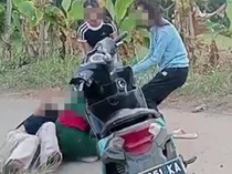 Remaja Putri Duel di Kuburan Cina Lampung Utara Perkara Asmara