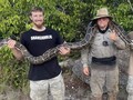 Sosok Kakek Usia 69 Tahun yang Juara Berburu Ular Piton