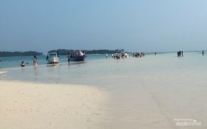 Beragam Aktivitas Seru di Pulau Pramuka yang Bikin Betah