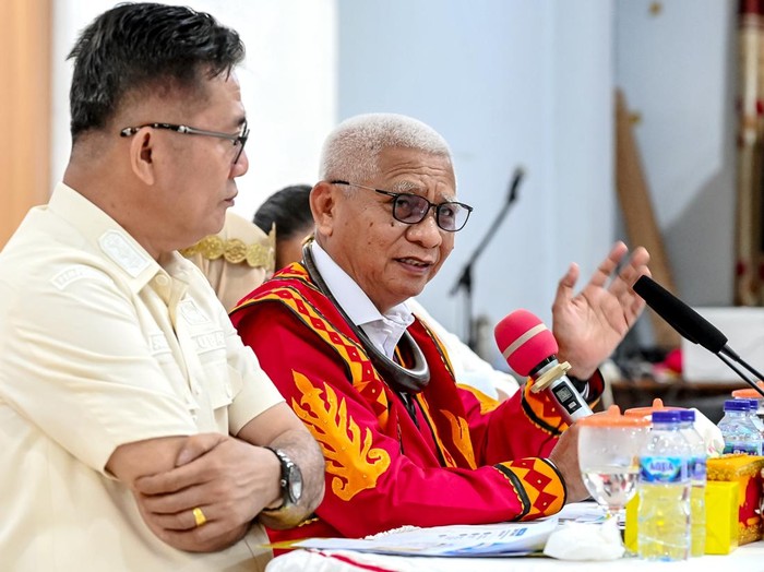 Wakil Gubernur Sumatera Utara (Sumut) Surya melakukan rapat penguatan Program Gubernur dan Wakil Gubernur terkait UHC, bersama kepala perangkat daerah dan Forkopimda Nias Selatan, di Kantor Bupati Nias Selatan, Rabu (12/8/2026)