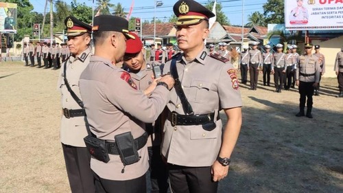 Upacara serah terima jabatan Wakapolres Bima dari Kompol Saogi ke Kompol Sofyan, di lapangan Mapolres Bima, Rabu (12/8/2026). (Dok. Polres Bima)