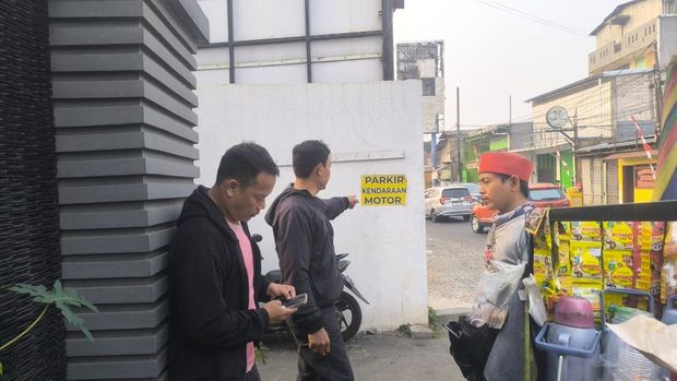 Viral pria berpistol mindik-mindik di pinggir jalanan Ciputat diselidiki polisi, Rabu (12/8/2026)