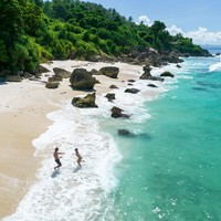 Alessandra dan Buck pertama kali dikabarkan menjalin hubungan pada Januari 2025 setelah keduanya terlihat berlibur bersama di Rio de Janeiro, Brasil. Beberapa hari sebelumnya, Buck juga sempat mengonfirmasi hubungan mereka melalui unggahan Instagram yang berisi rangkuman momen-momen sepanjang 2024. Foto: Instagram alessandraambrosio